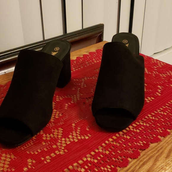 NWT, Size 10, slide heel - Picture 2 of 4